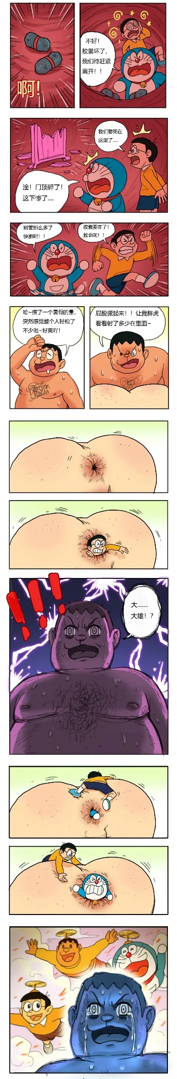 肌肉男光着身子站在房间里